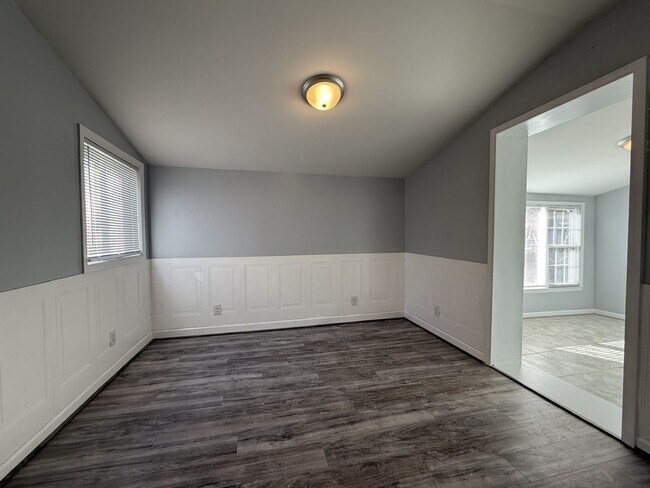 Building Photo - Tastefully Updated 4 Bedroom Home.