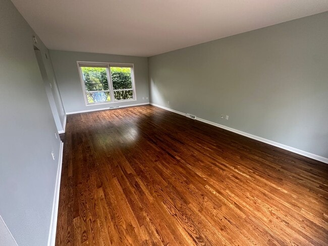 Building Photo - Fantastic Location!  Single-family house close to Upper Arlington and Riverside Hospital