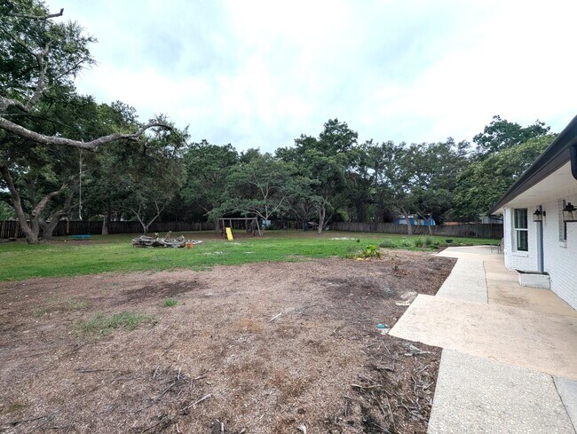 Building Photo - 8717 Sand Pine Dr