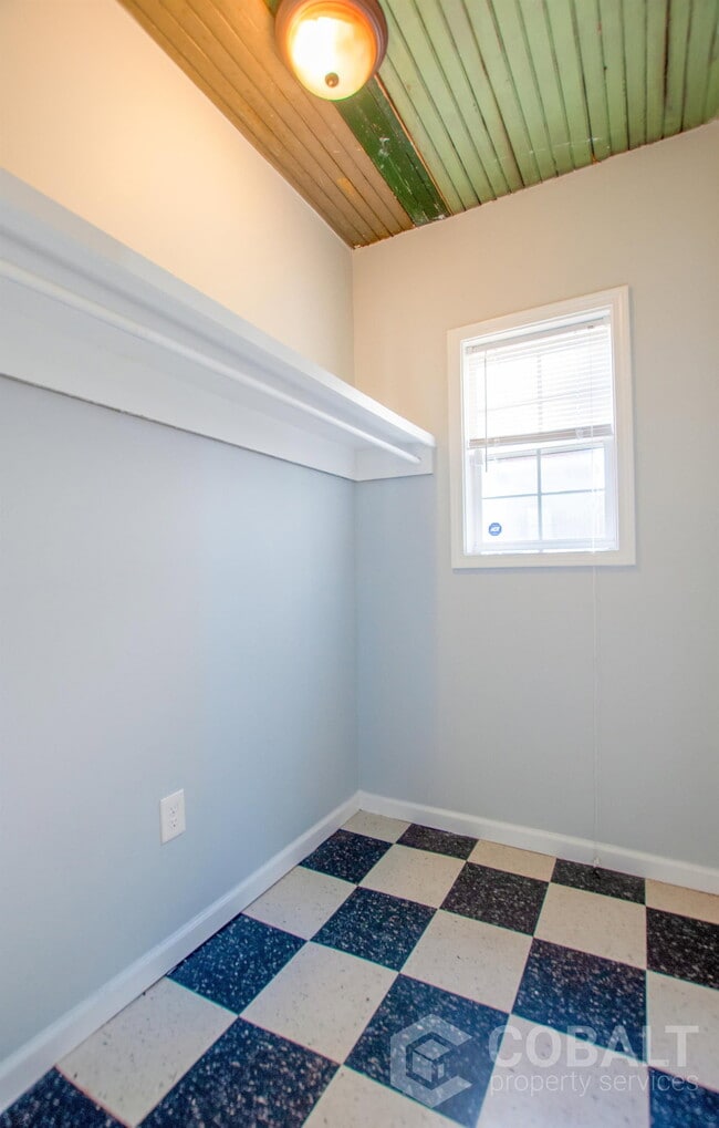 Building Photo - 499 Winton Terrace NE