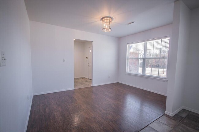 Building Photo - 1560 N Porter Rd