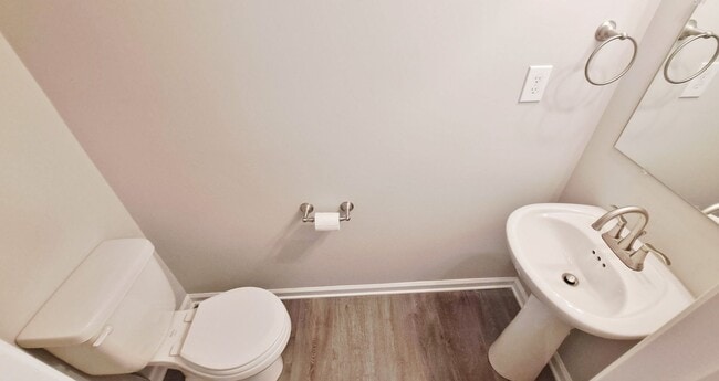 Building Photo - 4 Bed / 2-1/2 Bath Single Family Townhome w/1-Car Garage