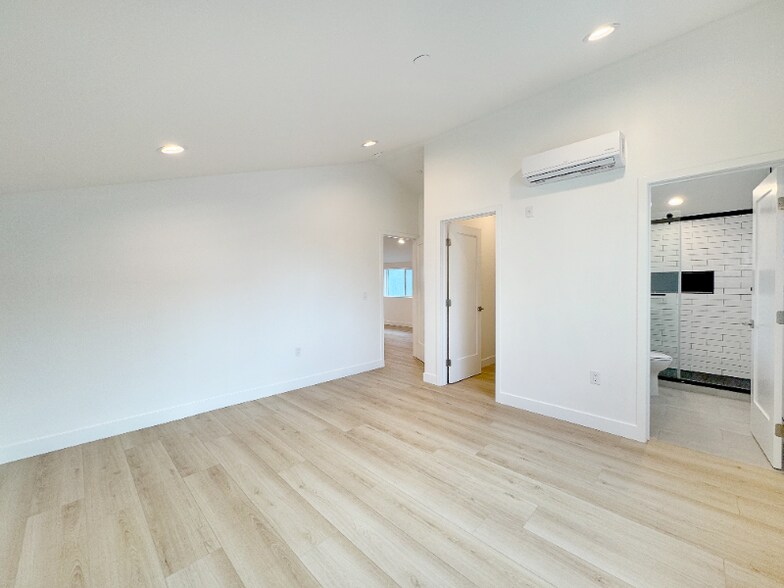 Building Photo - 4461 Farquhar Ave