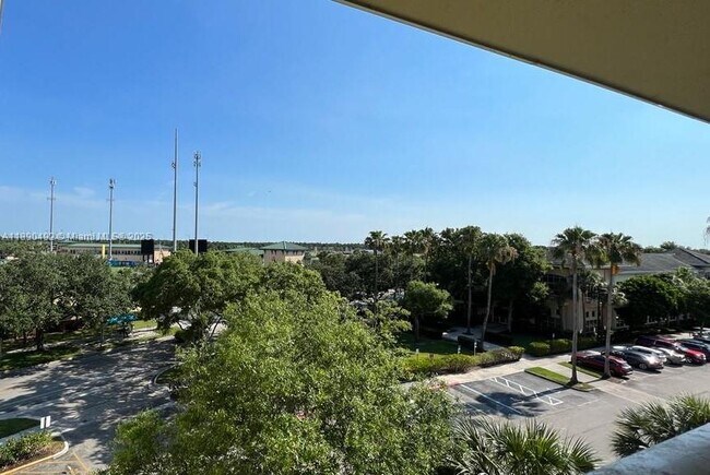 Building Photo - 1203 Town Center Dr