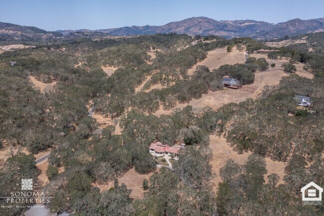 Building Photo - Wine Country Living in Spacious Glen Ellen...