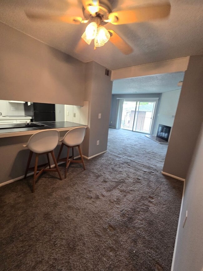 Building Photo - One Bedroom Condo