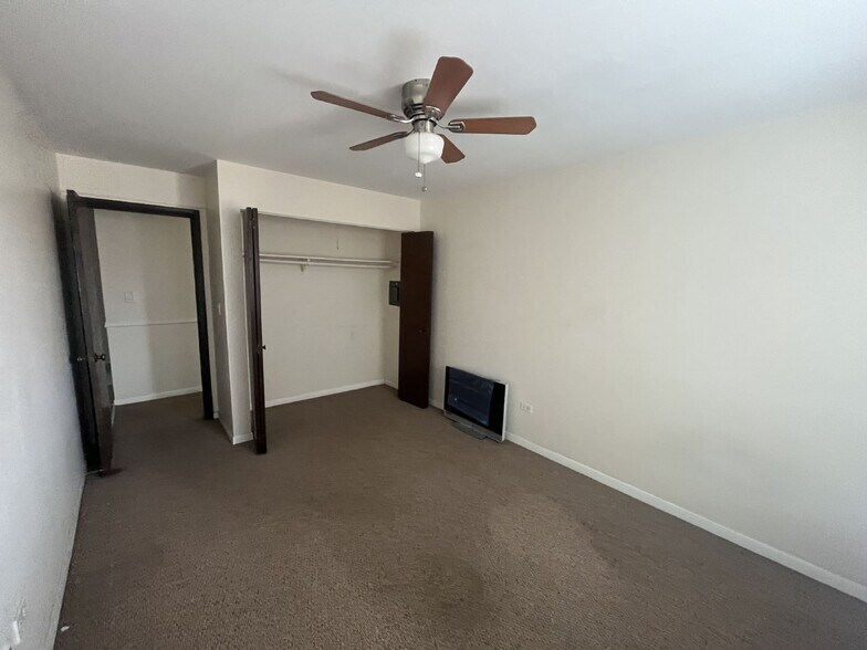 Building Photo - 5680 N Elston Ave