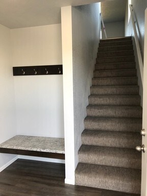 Building Photo - 2 Bed/1 Bath Upstairs Apartment in Brandon, SD!!