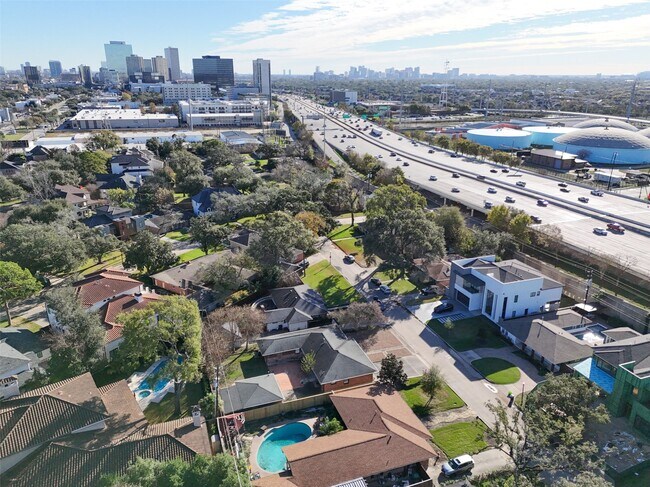 Building Photo - 4614 Merwin St