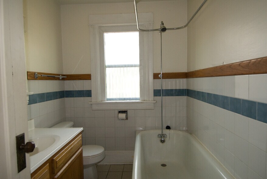 BATH - 221 E Cache La Poudre St