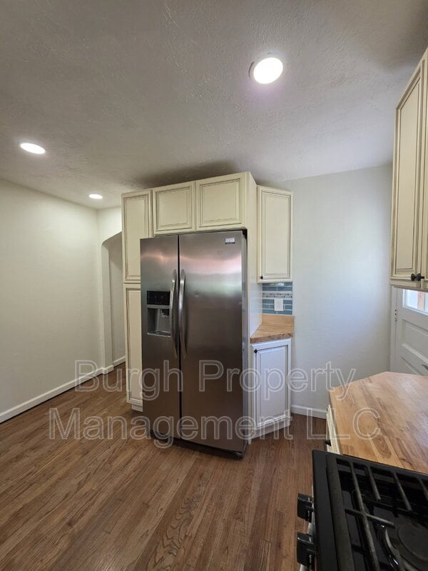 Building Photo - 300 Maxwell Dr
