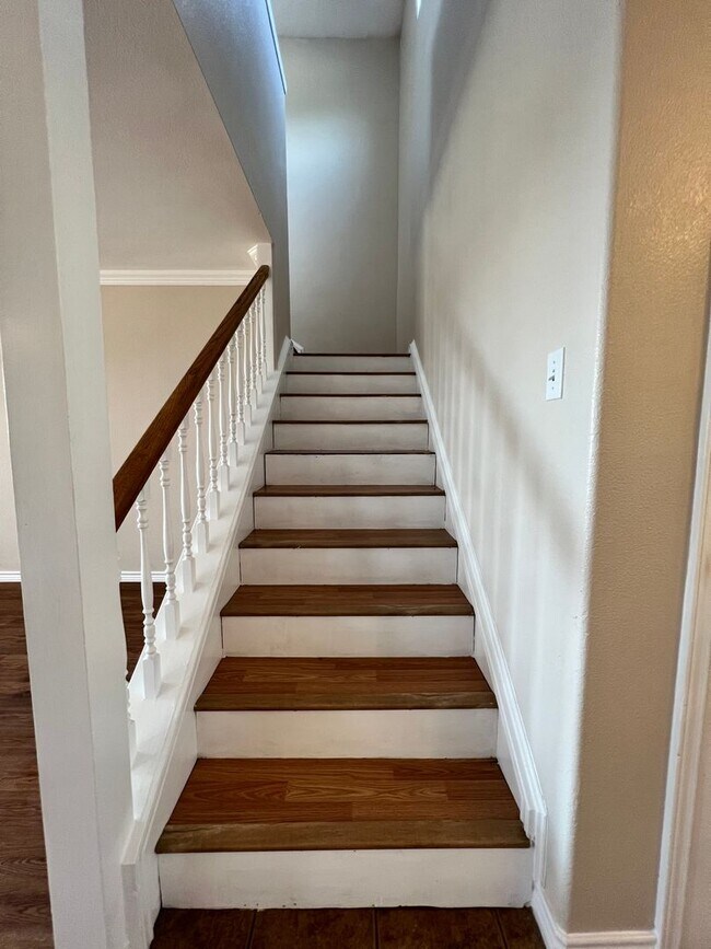 Building Photo - Temple West Gem!