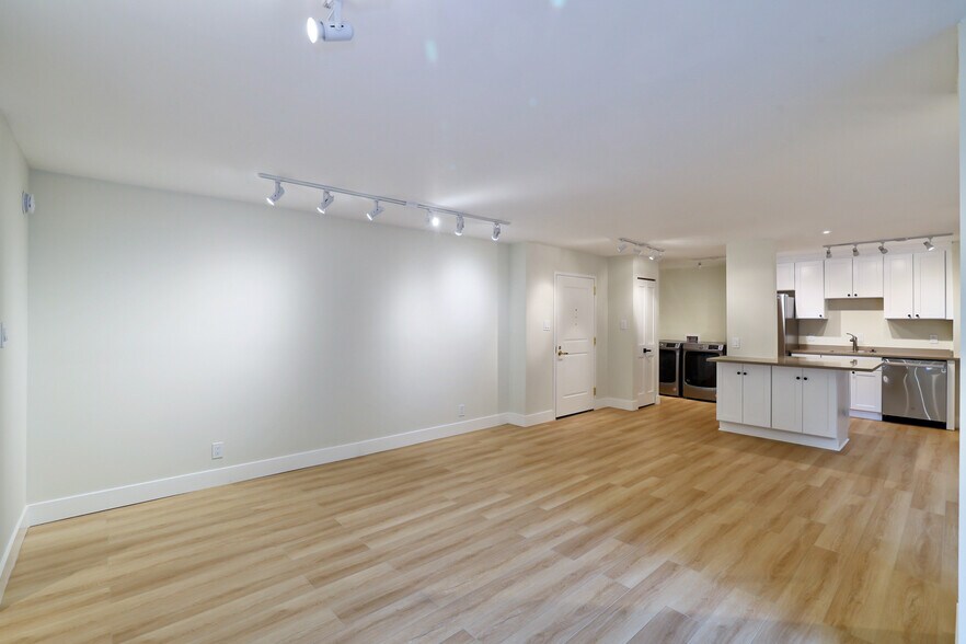 Building Photo - 4601 N Park Ave
