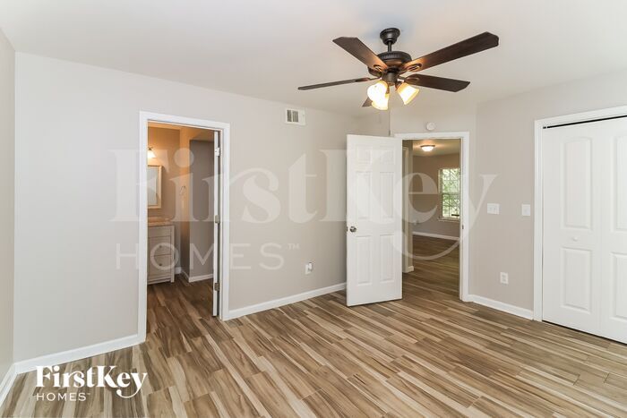 Building Photo - 306 Edge Hill Ct