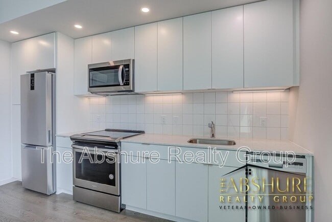 Building Photo - 600 S Duke St