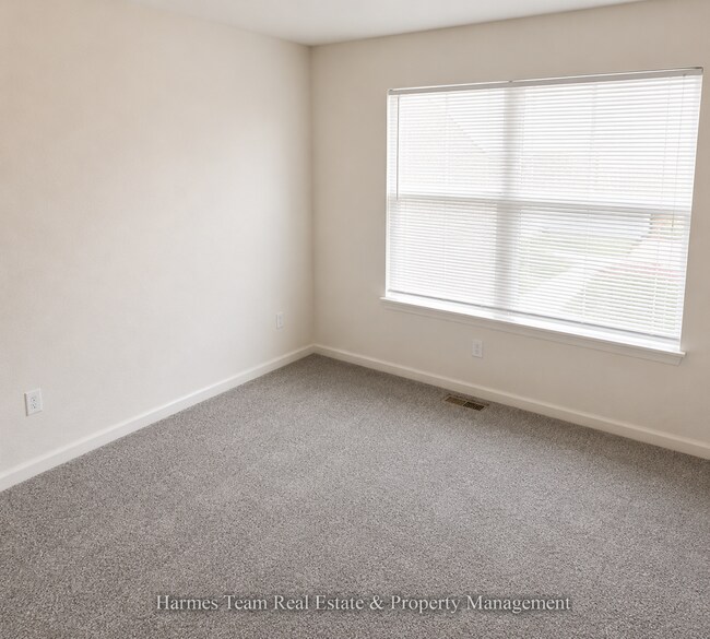 Building Photo - 3 Bed | 2.5 Bath Townhome In School District #2