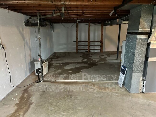 Building Photo - 2212 Third St.