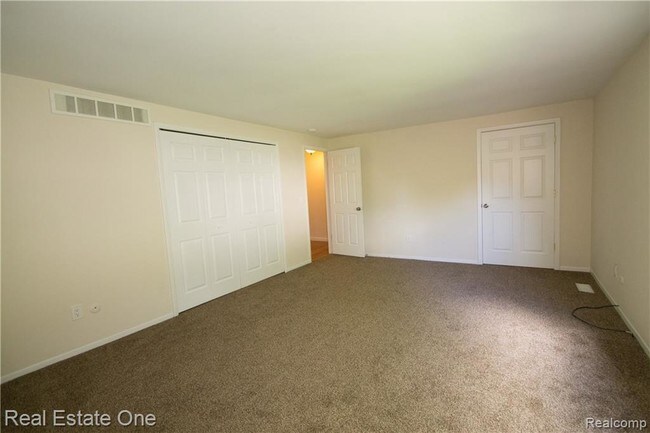 Building Photo - 27081 Farmbrook Villa Dr