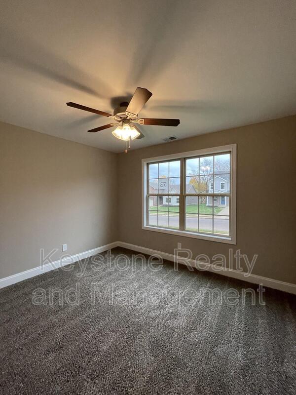 Building Photo - 812 Lillian Grace Dr