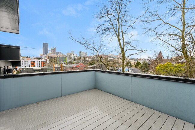 Building Photo - 121A 15th Ave