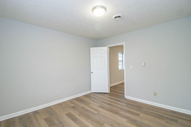 Building Photo - 404 -23 Thompsonville Lane