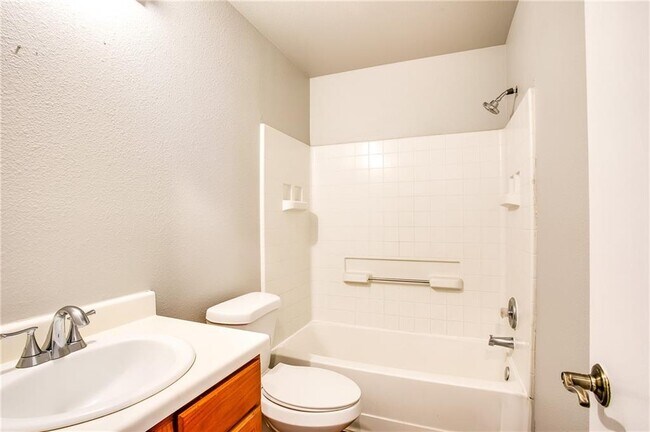 Building Photo - 412 Ballentine Ct