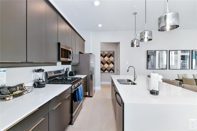 Building Photo - 7740 Sandy Ridge Dr