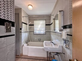 Building Photo - 1413 Laurel Pl