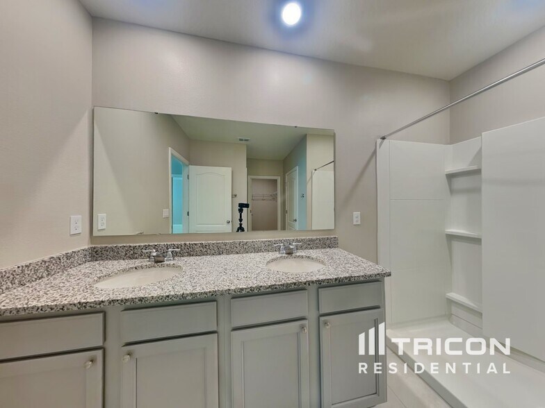 Building Photo - 3669 Crimson Clover Dr