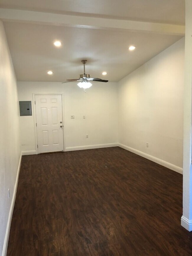 Building Photo - 1 bedroom apartment