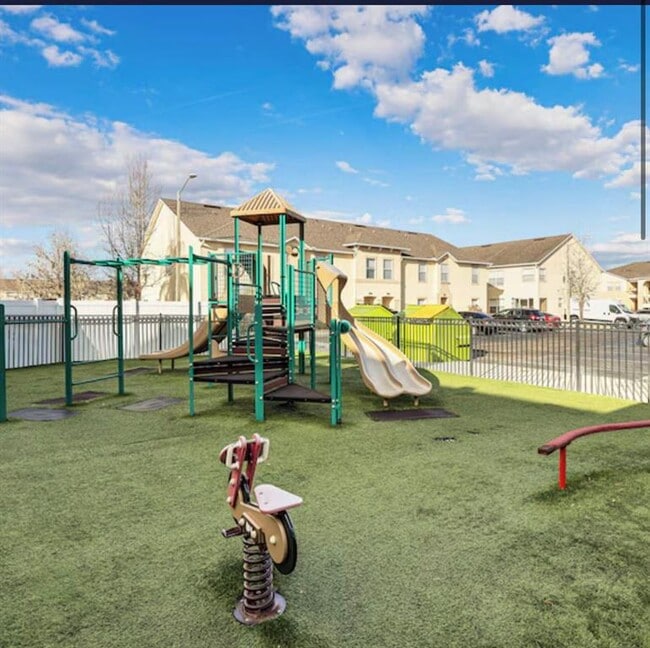 Building Photo - 2704 Club Cortile Cir
