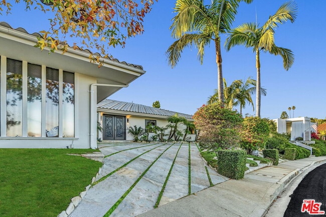 Building Photo - 2177 Summitridge Dr