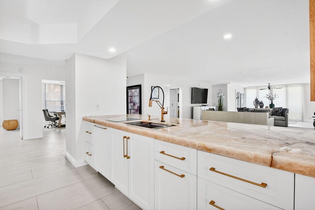 Building Photo - 7233 Promenade Dr