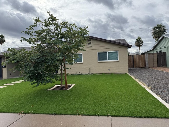 Building Photo - 6843 E Loma Land Dr