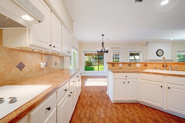 Building Photo - 1165 Mesa Blanca