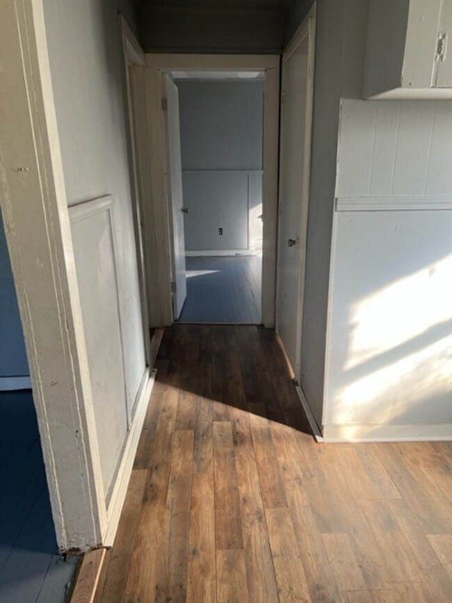 Building Photo - Cute 2 Bedroom House
