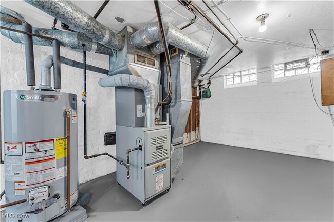 Building Photo - 16201 Walden Ave