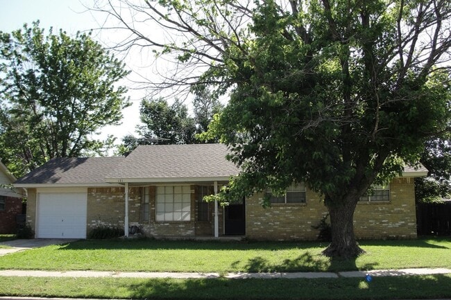 Primary Photo - 3 bedroom 1 1/2 bath Home