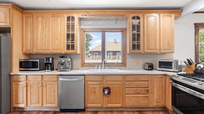Building Photo - 92 Litchfield St