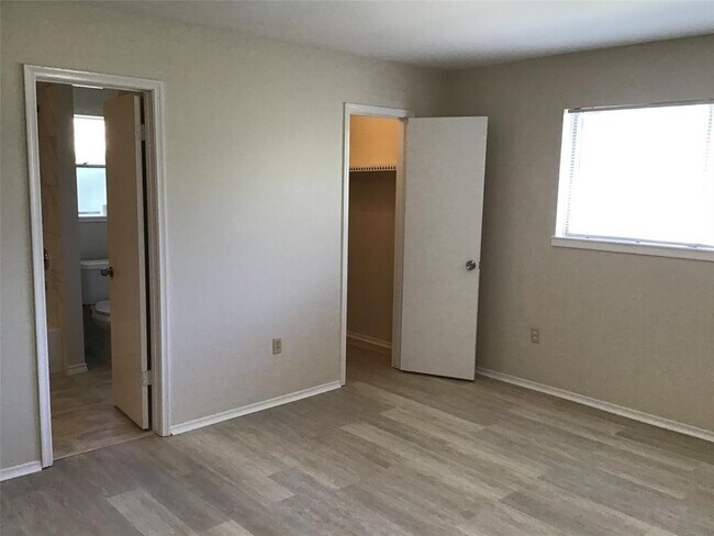 Building Photo - 13722 Wickersham Ln