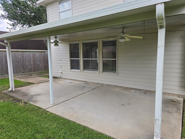 Building Photo - 1820 Branch Hill Dr