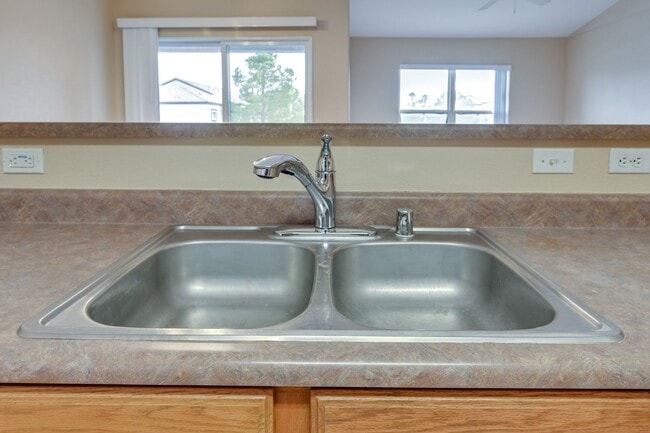 Building Photo - SW!! 2 Bedroom 2 Bath 2nd floor Condo!!! O...