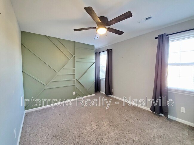 Building Photo - 547 Hopewood Ct
