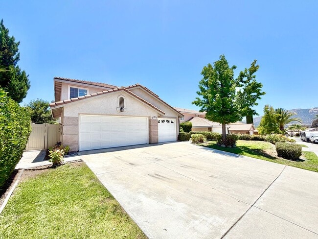 Building Photo - Spacious 5 Bedroom Home with 3 Car Garage & Primary Suite Balcony