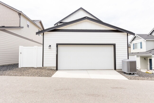 Building Photo - 24509 E Feather Ct