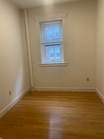 Building Photo - 65 Park Dr