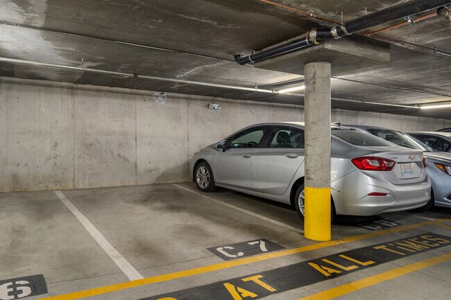 Building Photo - 1616 Summit Ave