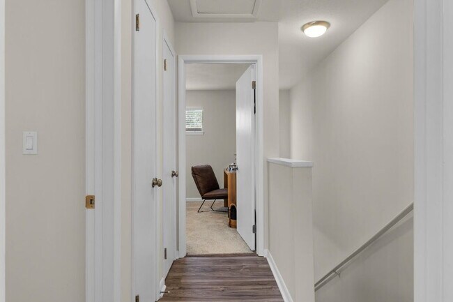 Building Photo - "Charming 2-Bed Townhouse in Fort Walton Beach"