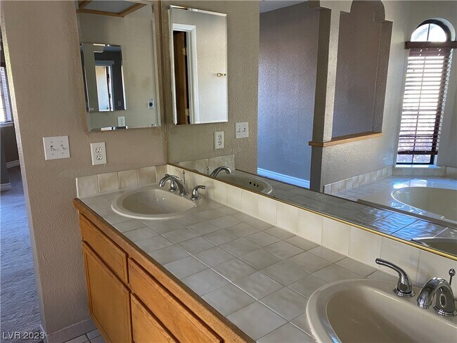 Building Photo - 4027 Nook Way