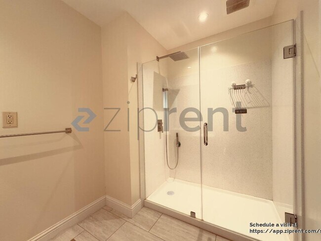 Building Photo - 500 Malaga Way